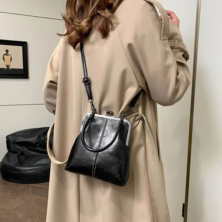 Amelia’s Timeless Kiss Lock | Vintage Handbag