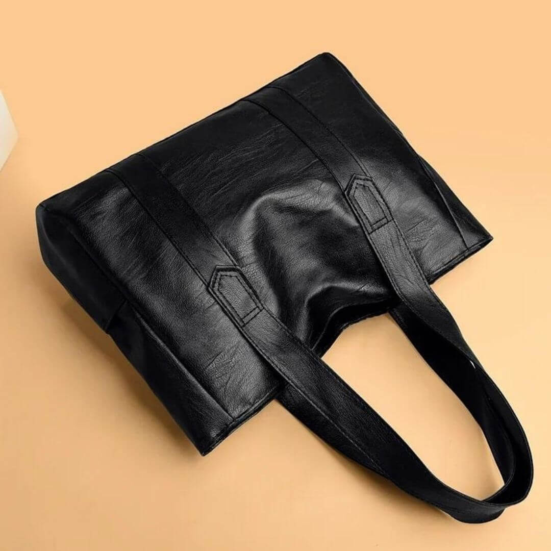 Lucy’s Sleek Essential | Shoulder Bag