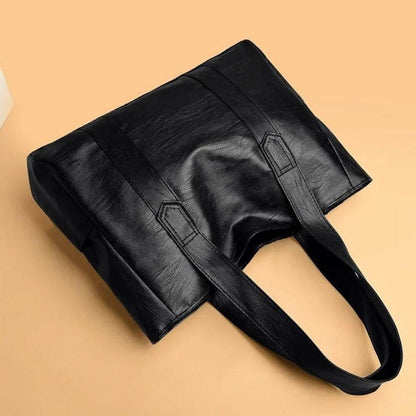 Lucy’s Sleek Essential | Shoulder Bag