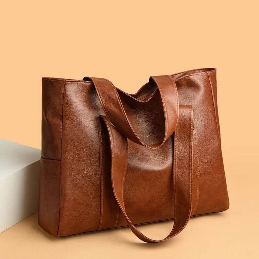 Lucy’s Sleek Essential | Shoulder Bag