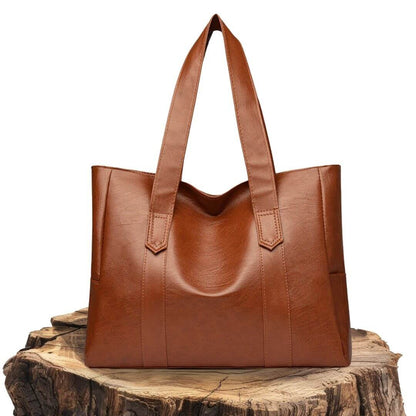 Lucy’s Sleek Essential | Shoulder Bag