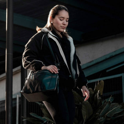 Gianna’s Sleek Zippered Carry | Shoulder Bag