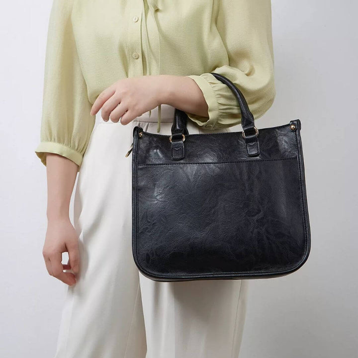 Amanda’s Timeless Chic | Handbag