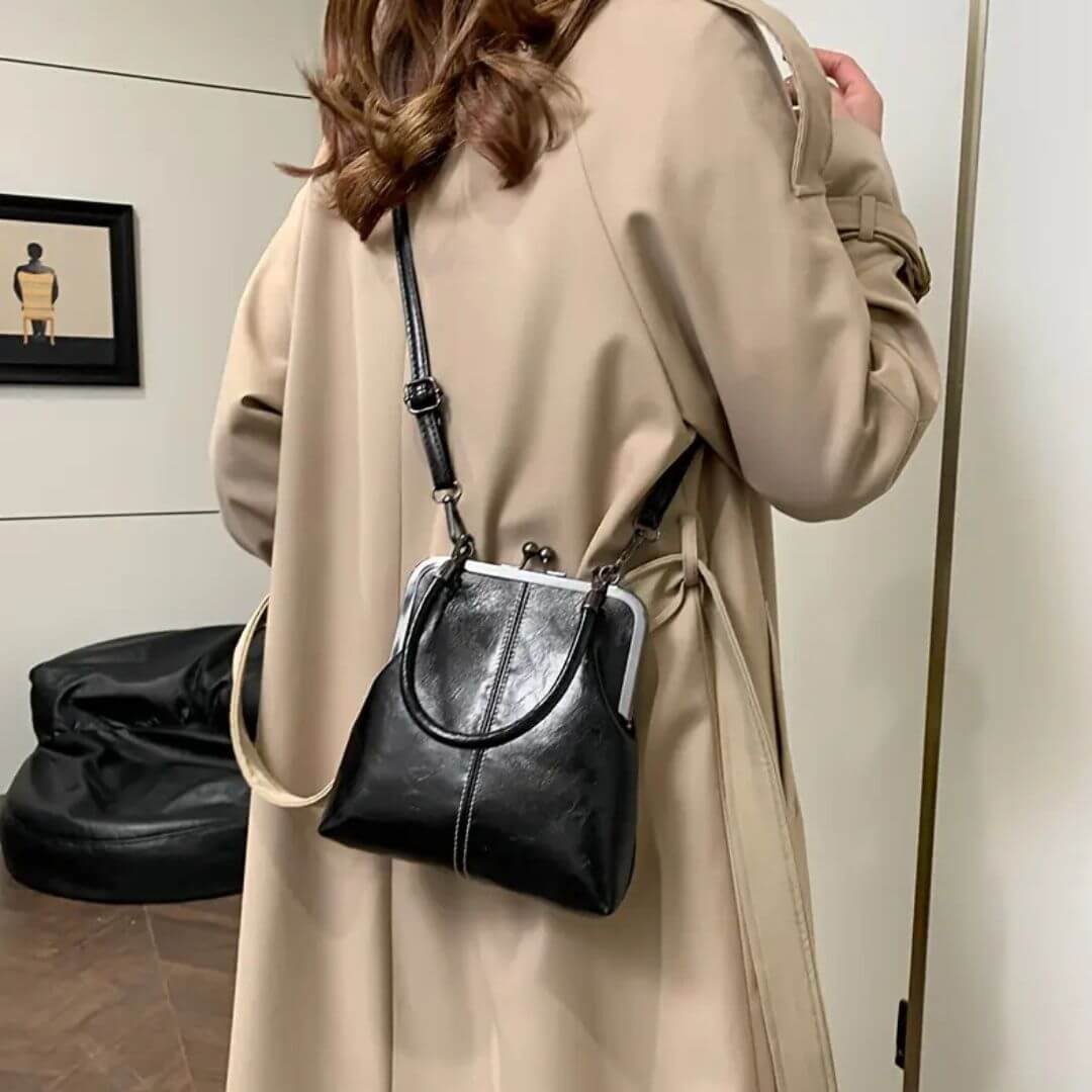 Amelia’s Timeless Kiss Lock | Vintage Handbag