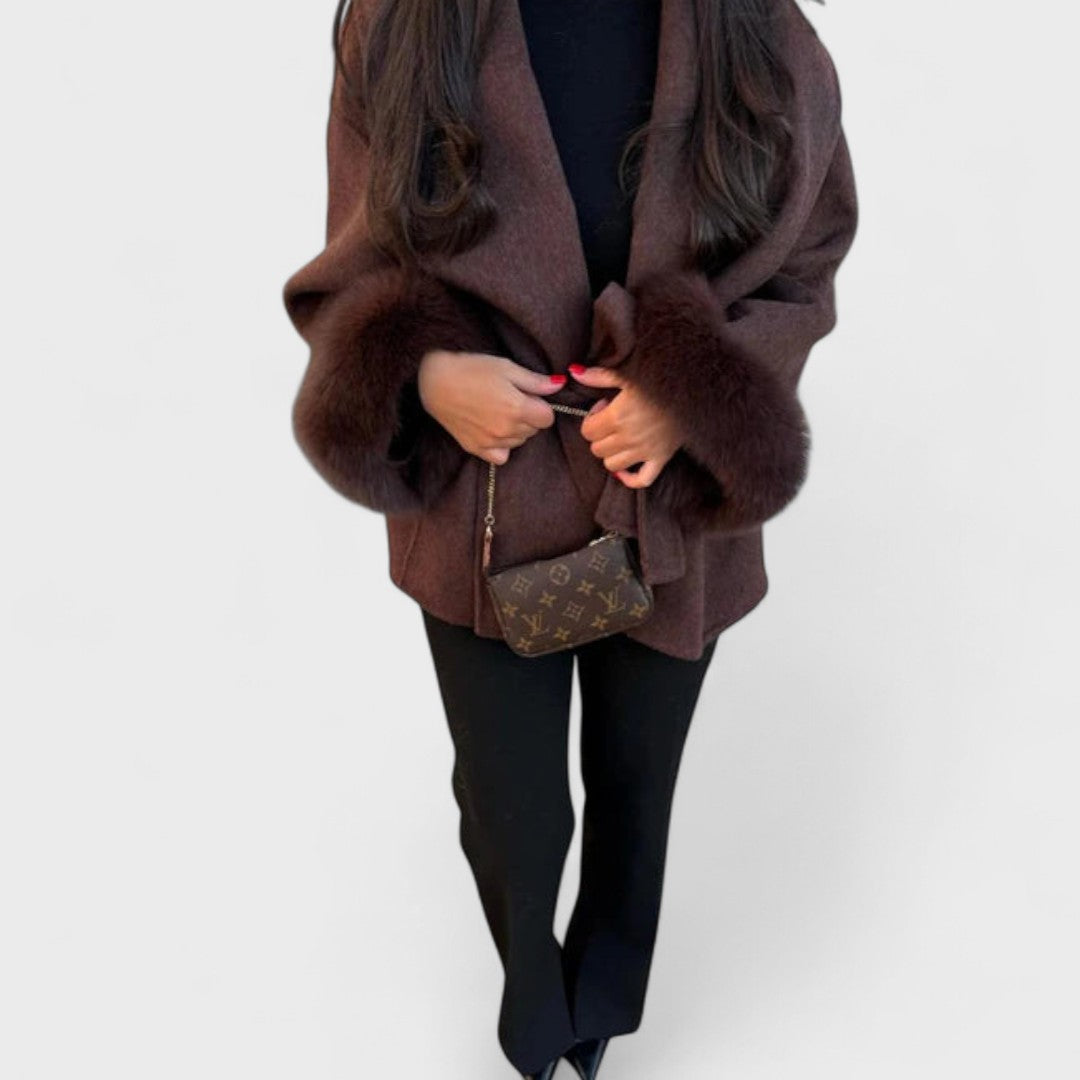 Woolcoat – Elegant coat with faux fur details